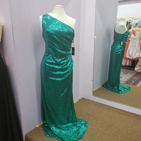 Faviana Dresses & Skirts - Green Sequin Dress Faviana #10638